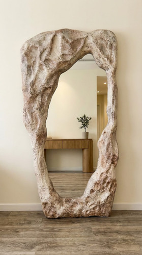 قاب آینه سنگی صخره ایی