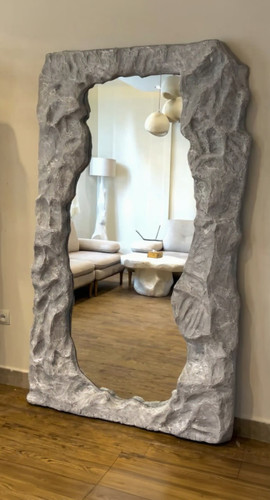 قاب آینه سنگی صخره ایی