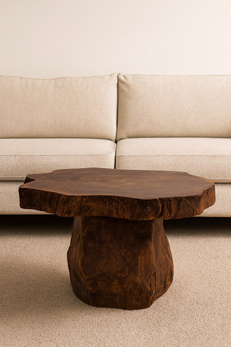 میز جلو مبلی مینیمال با الهام از فرم صخره